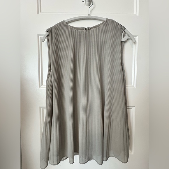 H&M Gray Sleeveless Pleated Blouse Size Small - Picture 1 of 7